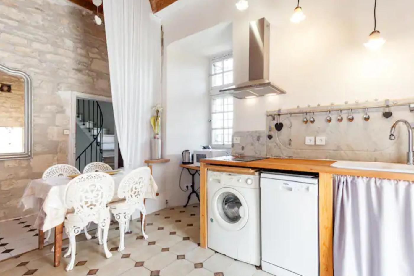 Appartement Spacieux Avec Deux Chambres Au Chateau Valence  Exterior photo