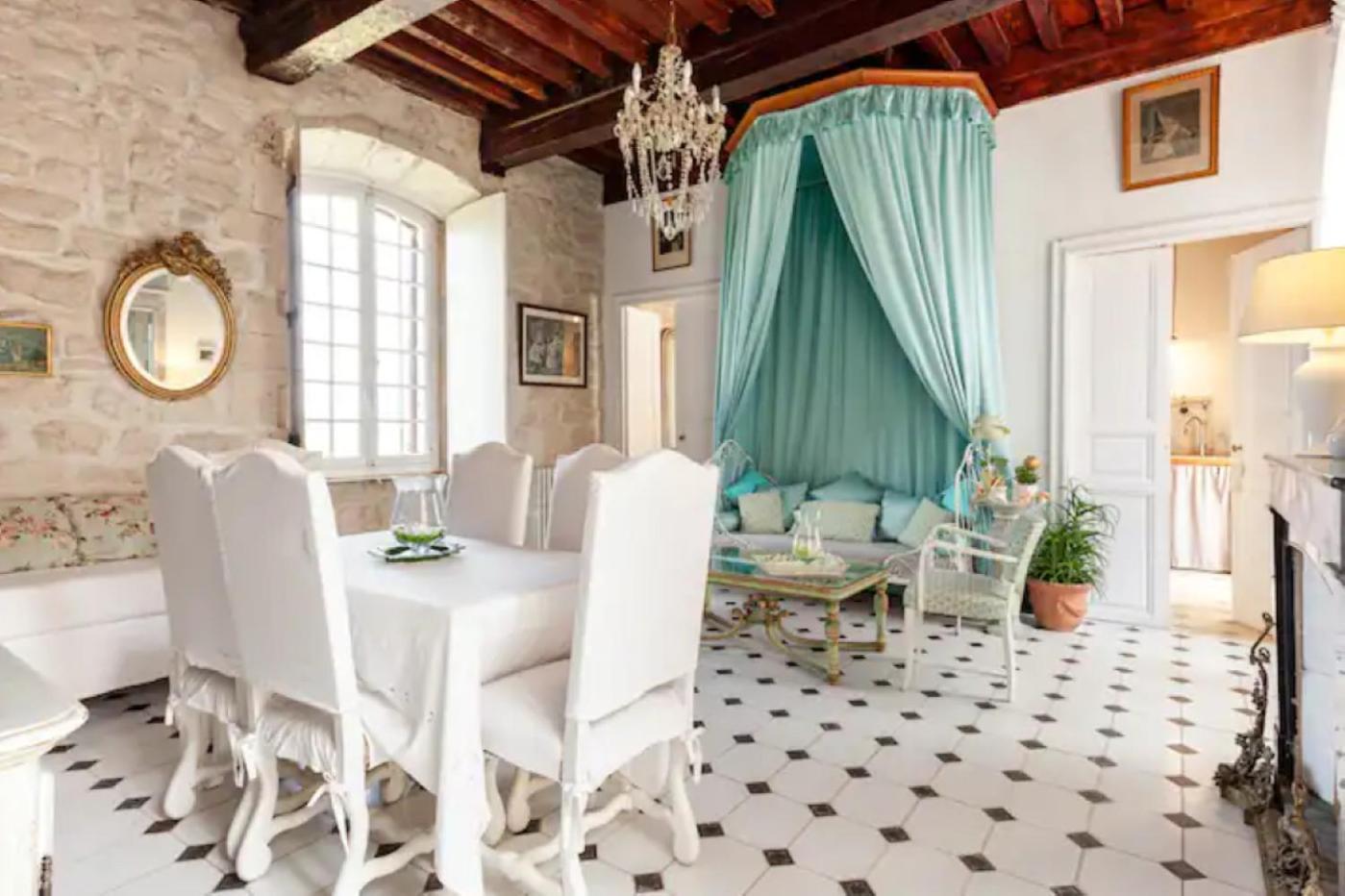 Appartement Spacieux Avec Deux Chambres Au Chateau Valence  Exterior photo