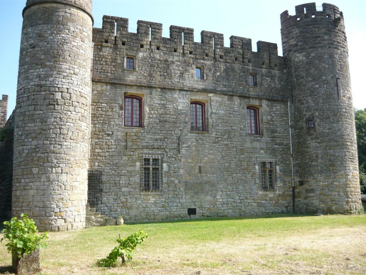 Appartement Spacieux Avec Deux Chambres Au Chateau Valence  Exterior photo
